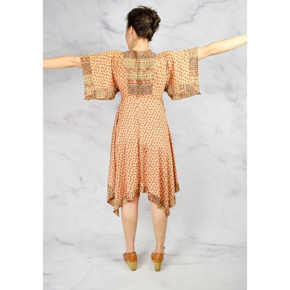 1970s Bohemian Handkerchief Dress Size XS 70s Boho Day Dress Peach Pink Floral - Picture 3 of 10